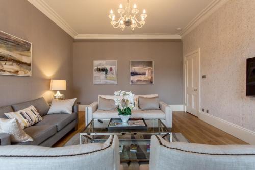 West End Apartment | Exclusive 2 Bed, Free Private Parking, in West End