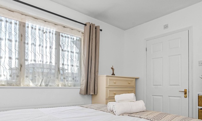 Brownswood Apartment | Exclusive 3 bedroom House near Manor House!
