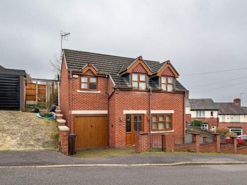 Woodseats Villa | Exclusive 3-Bedroom Villa in Sheffield