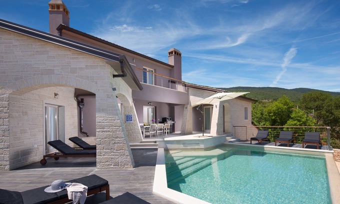 Drenje House | Exclusive 5* Villa with stunning views and heated pool