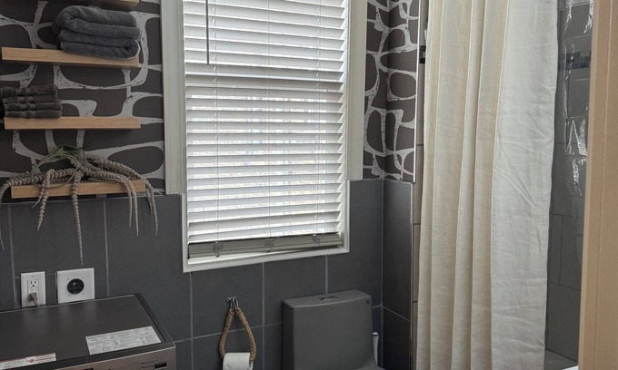 Milwaukee House | Exclusive Brownstone Residence