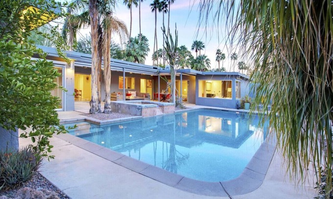 Palm Springs House | Exclusive Deepwell Neighborhood