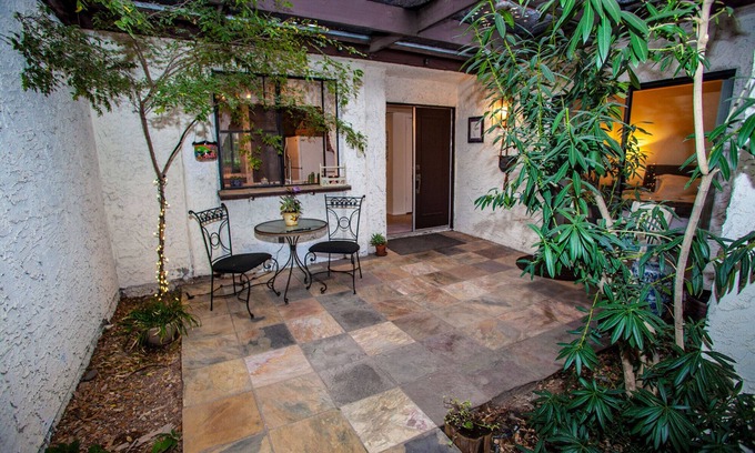 Paradise House | Exclusive Designer Home, ULTRA SECURE and QUIET near VEGAS STRIP!