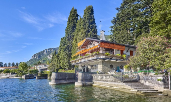 Lierna Villa | EXCLUSIVE DETACHED VILLA DIRECTLY ON THE LAKE WITH PRIVATE GARDEN.