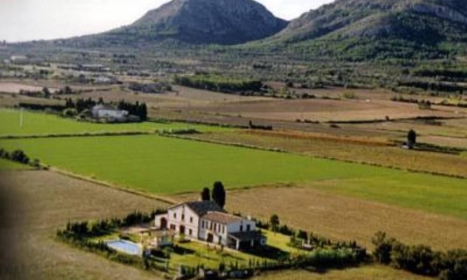 Torroella de Montgri Cottage | Exclusive farmstead to rent in Torroella de Montgrí-L'EstartitHouse with character