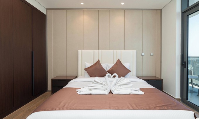 Business Bay Apartment | Exclusive Getaway 3BR City View l King size Bed