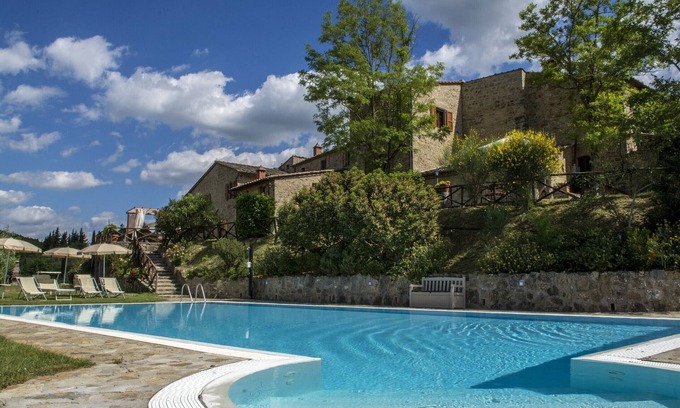 Castellina in Chianti Apartment | Exclusive Patio with Panorama, Pool & Charme