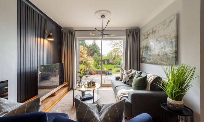 Olton House | Exclusive Large Luxury House - Sleeps 9 - Five mins to NEC, BHX, Resorts World