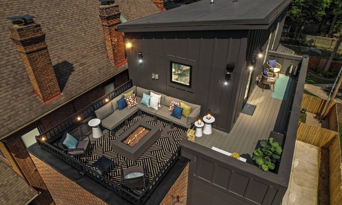 Franklin Park House | Exclusive, Luxury Retreat in Columbus, Hot Tub, Rooftop Deck, Sleeps 12