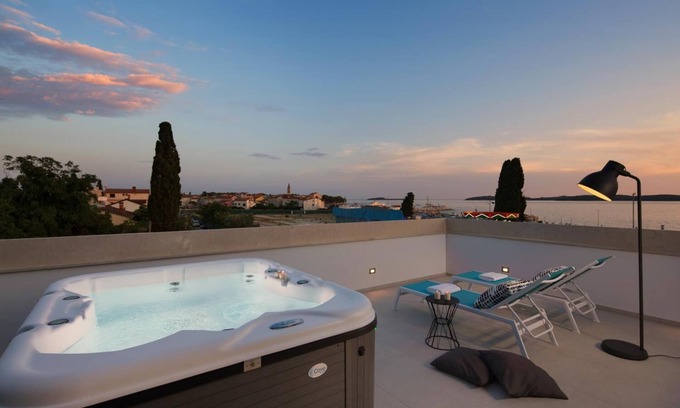 Fazana Apartment | Exclusive penthouse with jacuzzi, sea view