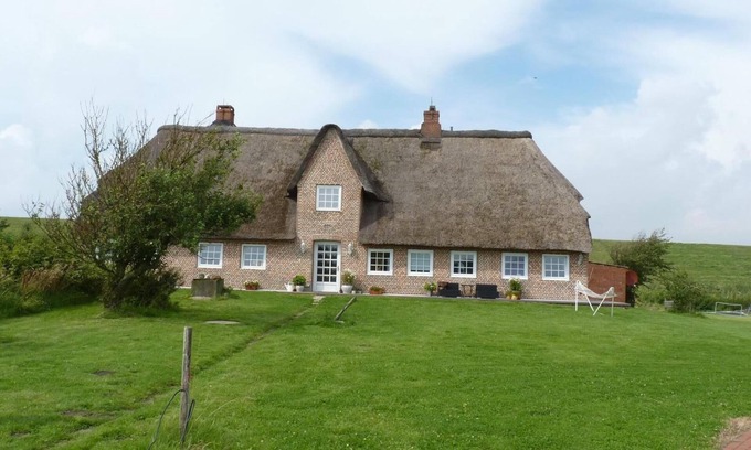Dagebuell Apartment | Exclusive, spacious apartment in the thatched house built in 1840 restored in 2010