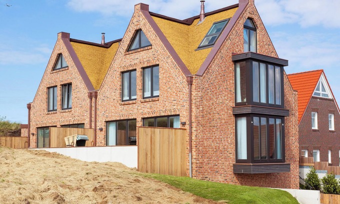 Juist House | Exclusive thatched house on the beach access - luxury & comfort for up to 8 people