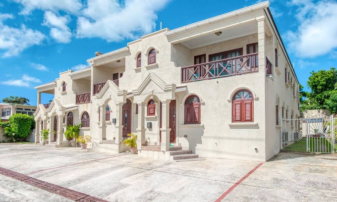 Clermont House | Exclusive Townhouse with Luxury Upgrades and private Pool and amazing Views