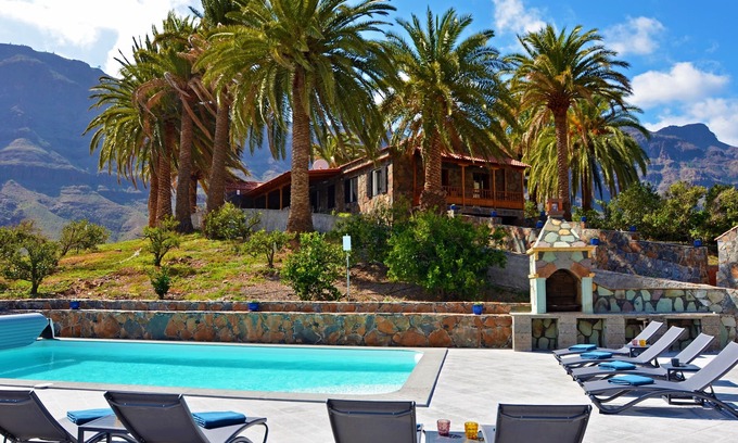 San Bartolome de Tirajana Villa | Exclusive Villa Gran Canaria with a heated pool