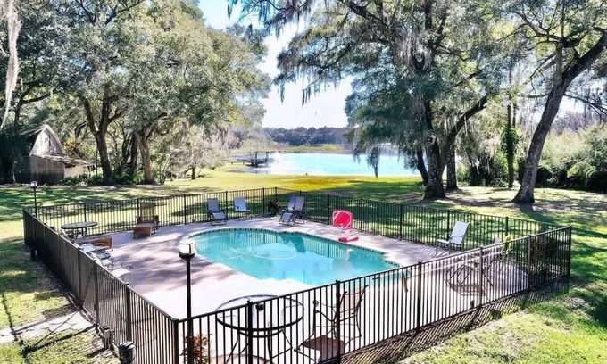 Dade City House | Executive 5-Bedroom Pool Home | Lakeview Estate | Dade City, FL