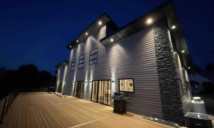 Rossmore House | Executive Prince Edward County Waterfront Chalet - New Build