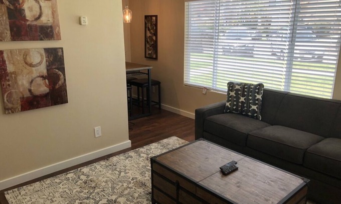 Pacific Beach House | Executive Duplex Pacific Beach w/air conditioning