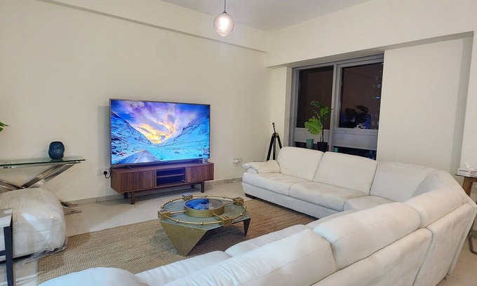 Bur Dubai Apartment | Executive hostel apartment in business bay Dubai with WiFi, AC,3 mins from metro