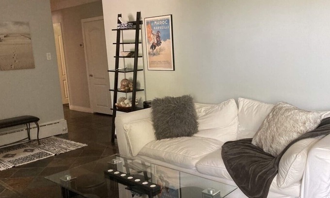 Hull House | Executive House