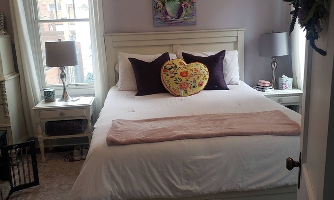 East Aurora Apartment | Executive Living/Reverse Snowbirds Renovated Beautifully Village of East Aurora