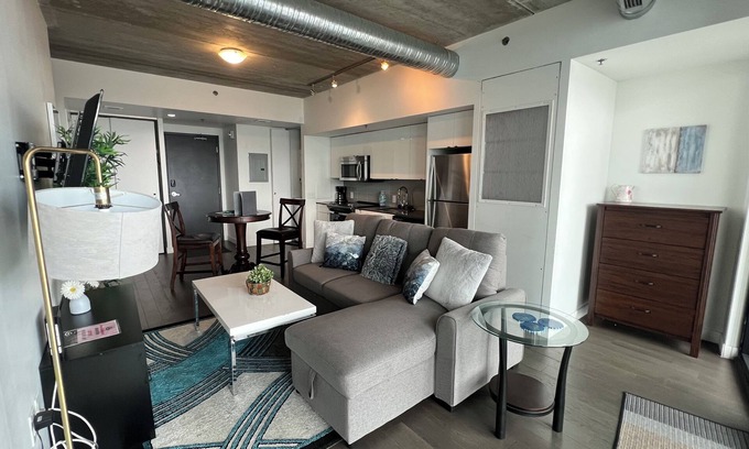 Downtown Winnipeg Apartment | Executive Luxury 2 bed Spacious Downtown WIFI laundry