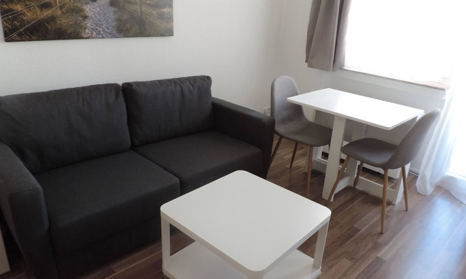 Sindelfingen Apartment | Executive Studio Apartment - 2 minutes walking distance from Daimler