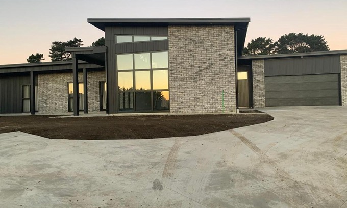 Hawera House | Executive-style home away from home.