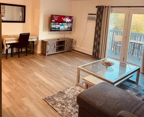 Fairbanks Apartment | Executive upper floor apartment 10