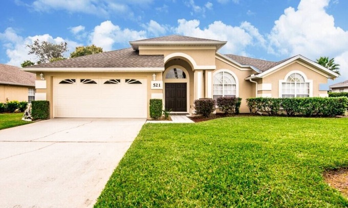 Sunridge Woods Villa | Executive waterfront 4 bed 3 bath, south facing private pool and covered lanai