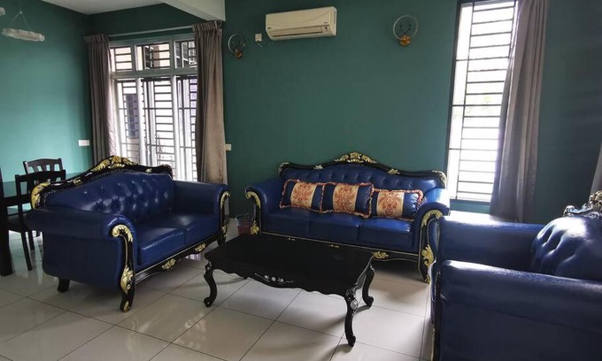 Bukit Indah Villa | Exotic Homestay-Corner 2-storey Park View Bukit Indah