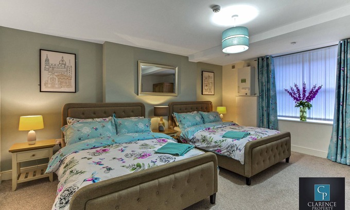 Londonderry Apartment | Expansive and spacious apartment within Georgian townhouse.