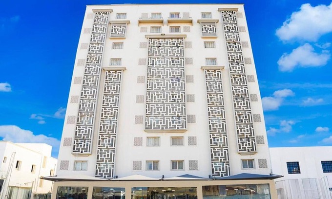 Al Maabilah House | Expansive King Escape | Serenity & Space in Muscat