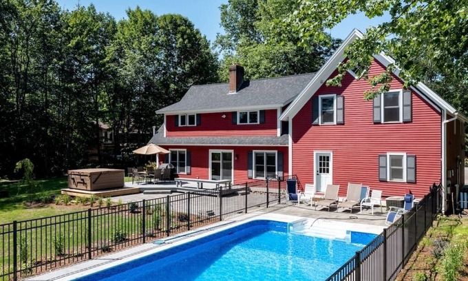 Stowe Area House | Expansive Stowe home, amazing location and hot tub