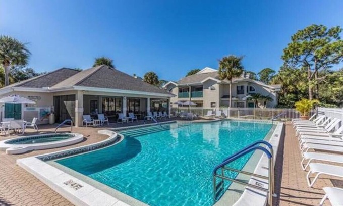 Pelican Bay Condo | Expectational Cozy Condo Near Beach & Restaurantsn
