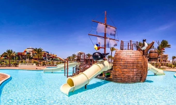 Makadi Bay Resort | Experience Serenity in 4 Family-Friendly Rooms with Pool & Stunning Garden View