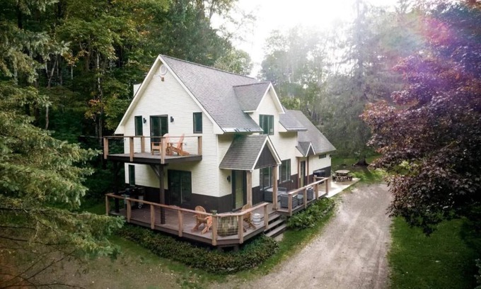 Ellicottville House | Experience Ellicottville charm near HoliMont