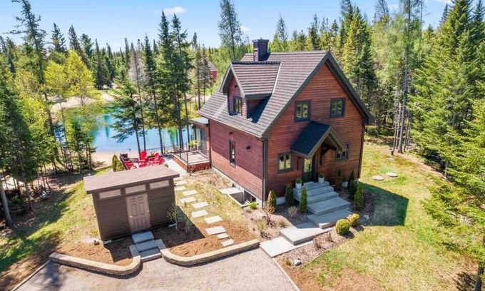 Shannon Ski Chalet | Experience family relaxation by the lake