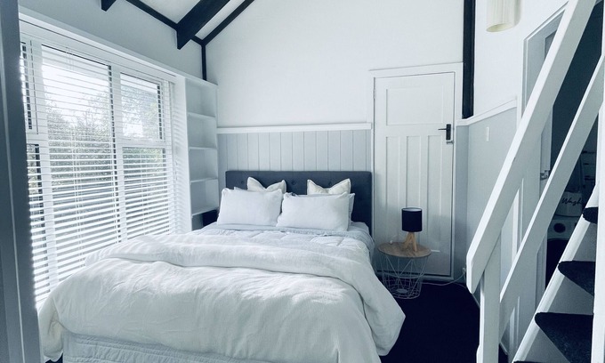 Silverstream Cottage | Experience Heritage, Live Modern