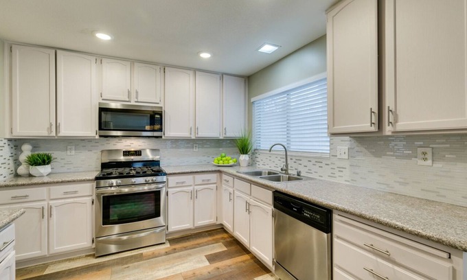 Green Valley North House | Experience luxury in Green Valley, just a hop away from Tropicana