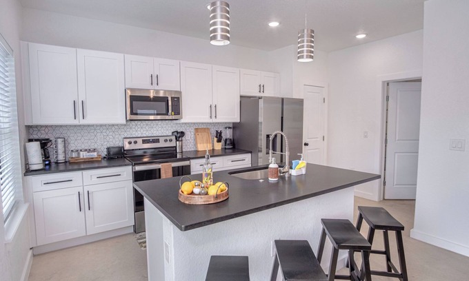 Denver Heights Apartment | Experience Modern Luxury! 3br/2.5ba Home Near DT