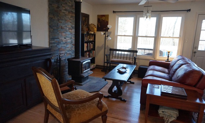 Catskill Cottage | Experience Peace in this Cozy country cottage nestled beneath the mountains