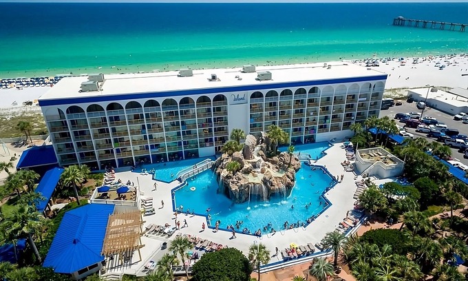 Fort Walton Beach Hotel | Experience the Grotto Pool! Onsite Dining and Near Fort Walton Beach!