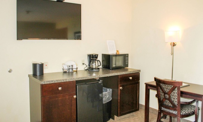 Kelleys Island House | Experience the beauty of Kelleys Island from the Glacier Suite 117