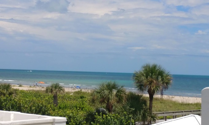 Cape Caneveral Beach Gardens Villa | Experience the Magic of Space Exploration: Exclusive 2 bdrm 2 bath Penthouse Retreat