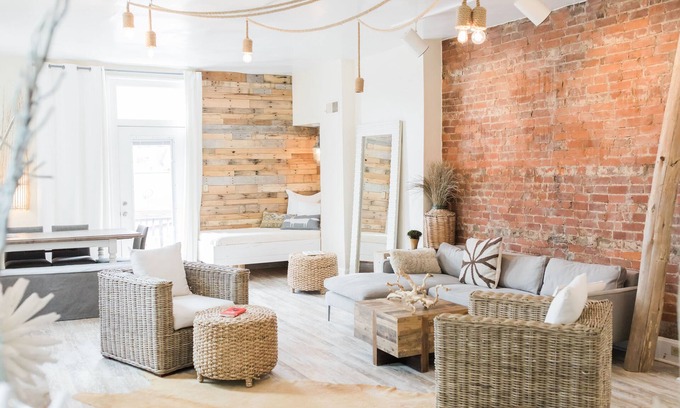 Mount Adams House | Experience this amazing Mt Adams home where celebrities stay