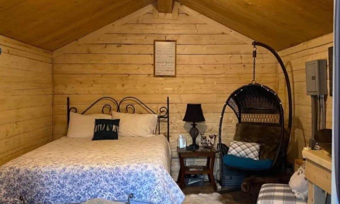 Fairbanks Cabin | Experience True Alaskan Pioneer Cabin Life near Fairbanks, North Pole and Denali