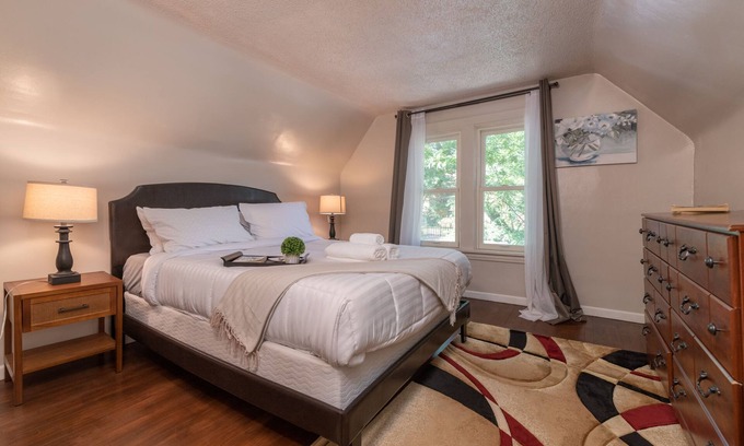 North End House | Experience Twin Cites, Spacious, Entire House