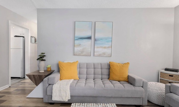 Olathe House | Explore KC|2BR+KingBeds|Great Location|Parking