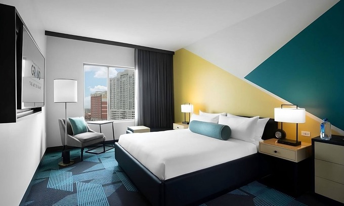Downtown Las Vegas Hotel | Explore Las Vegas Strip! Three Comfortable Units, Swimming Pool, Prime Location!