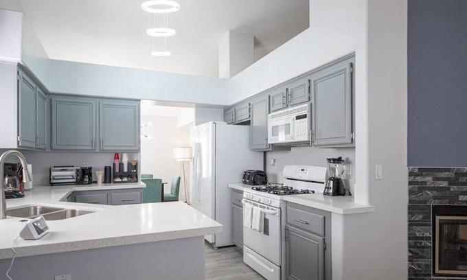 Green Valley North Villa | Exquisite and Close to everything you need!